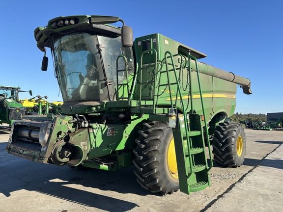 2013 John Deere S680 Equipment Image0