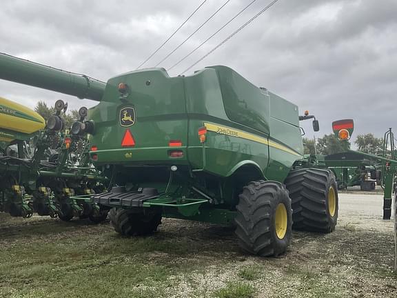 Image of John Deere S680 equipment image 4