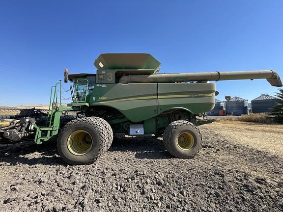 Image of John Deere S680 equipment image 1