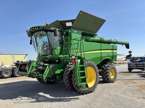 Image of John Deere S680 Primary image