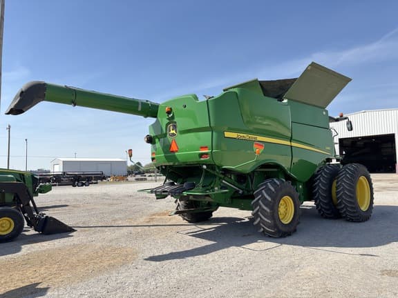 Image of John Deere S680 equipment image 3
