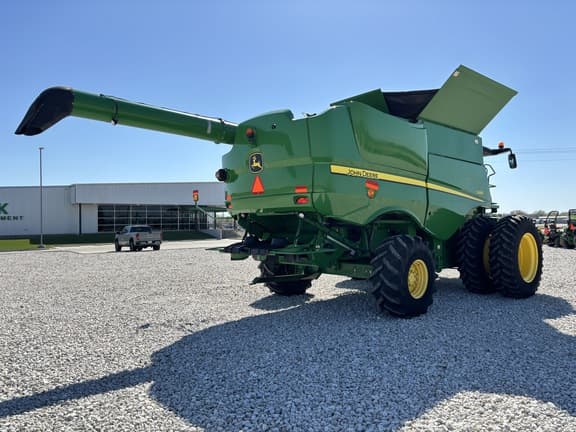 Image of John Deere S680 equipment image 4