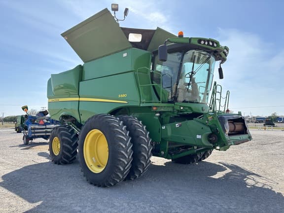 Image of John Deere S680 equipment image 4