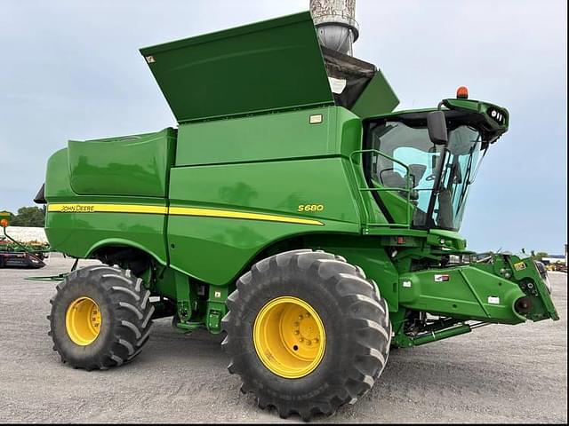 Image of John Deere S680 equipment image 1