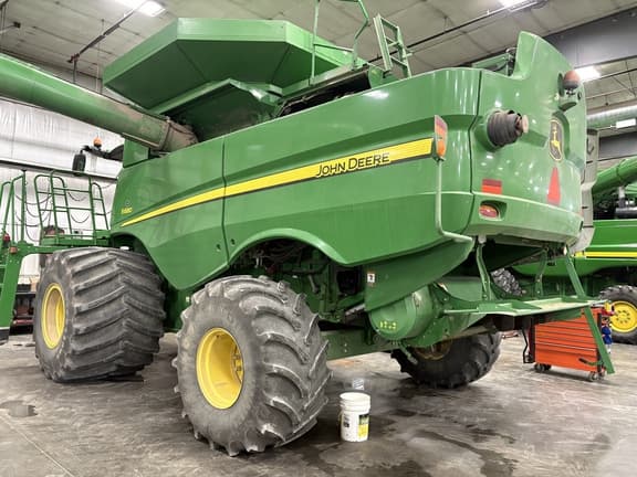 Image of John Deere S680 equipment image 1