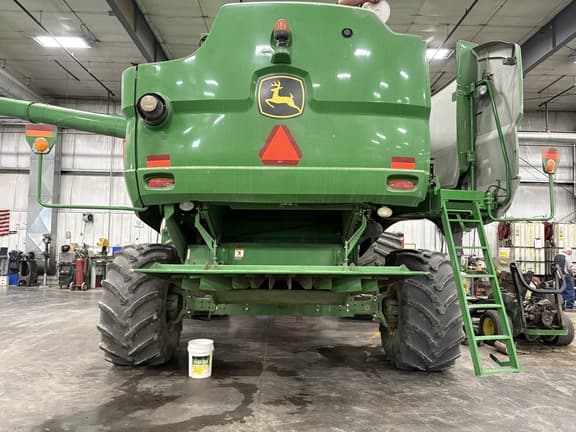 Image of John Deere S680 equipment image 3
