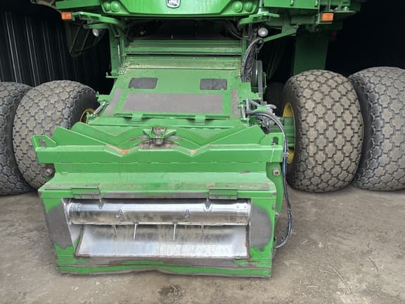Image of John Deere S680 equipment image 2