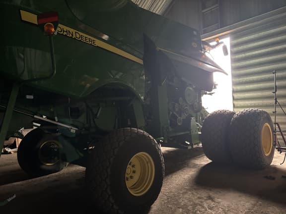 Image of John Deere S680 equipment image 4
