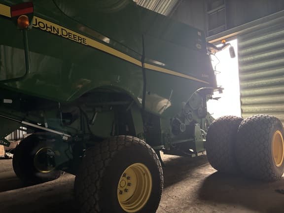 Image of John Deere S680 equipment image 3