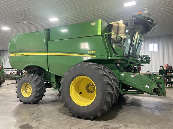 Image of John Deere S680 equipment image 3