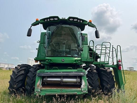 Image of John Deere S680 equipment image 2