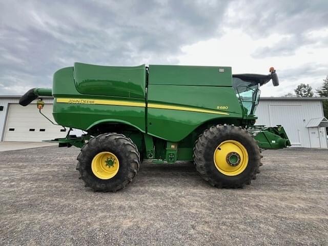 Image of John Deere S680 equipment image 1