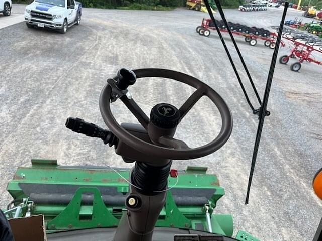 Image of John Deere S680 equipment image 3