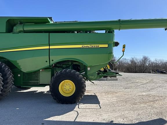 Image of John Deere S680 equipment image 4