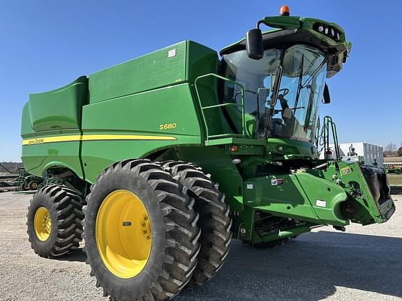 Image of John Deere S680 equipment image 1