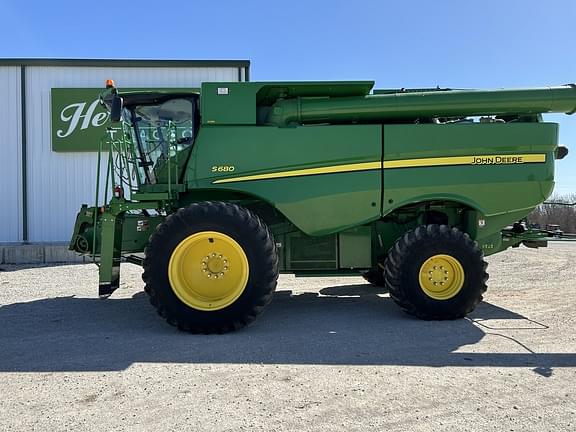 Image of John Deere S680 equipment image 3