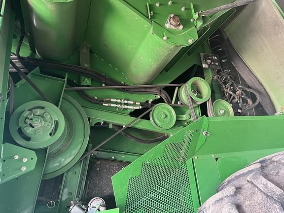 Image of John Deere S680 equipment image 4