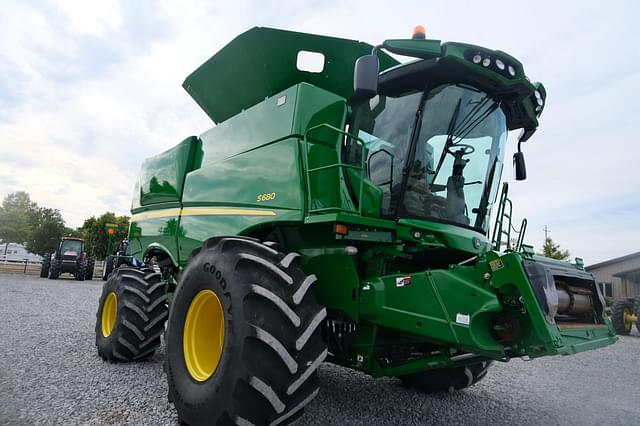 Image of John Deere S680 equipment image 3