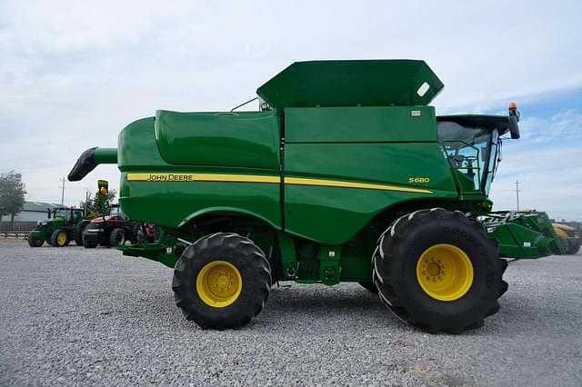 Image of John Deere S680 equipment image 1