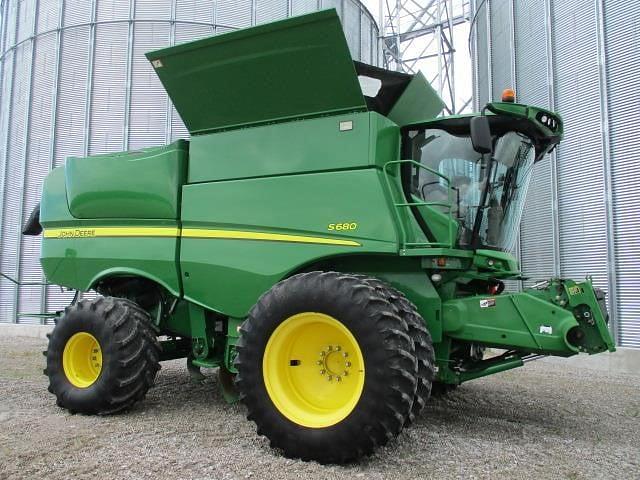 Image of John Deere S680 equipment image 1