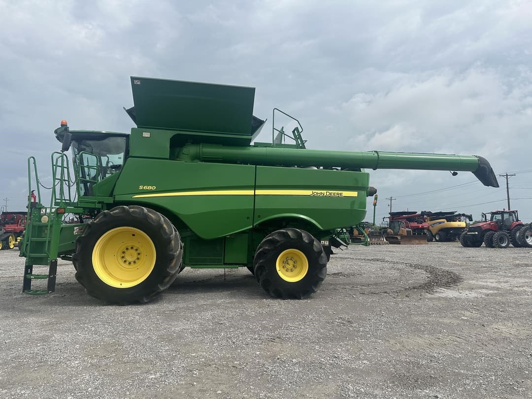 Image of John Deere S680 Primary image