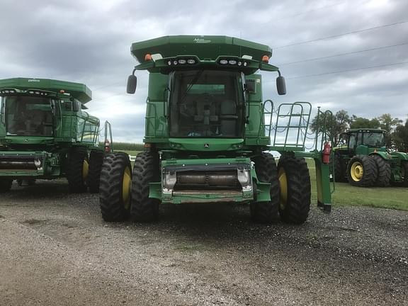 Image of John Deere S680 equipment image 1