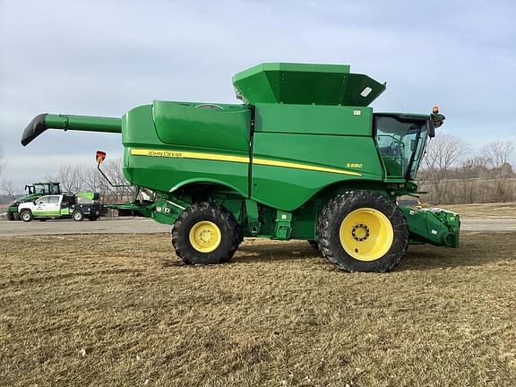 Image of John Deere S680 equipment image 3