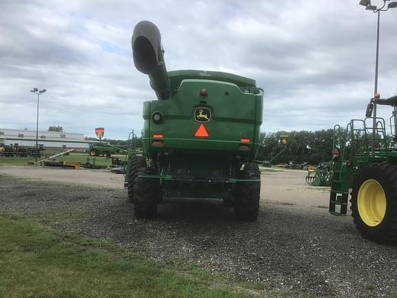 Image of John Deere S680 equipment image 4