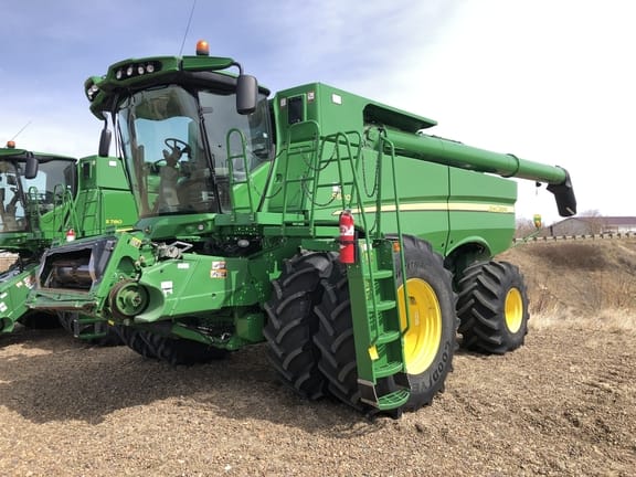 Main image John Deere S680