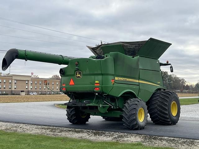 Image of John Deere S680 equipment image 4