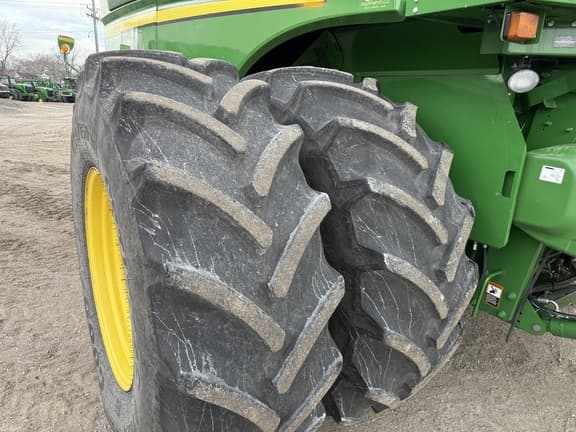 Image of John Deere S680 equipment image 3