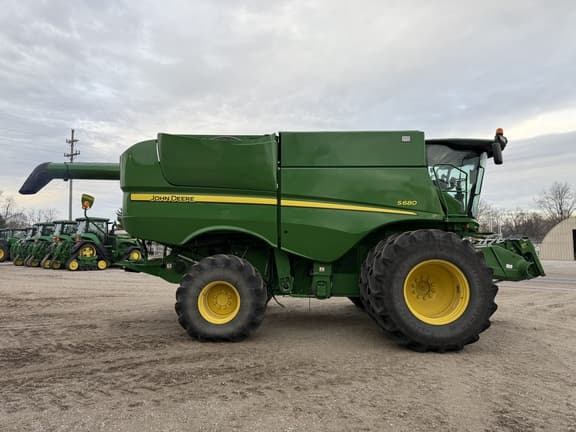Image of John Deere S680 equipment image 4