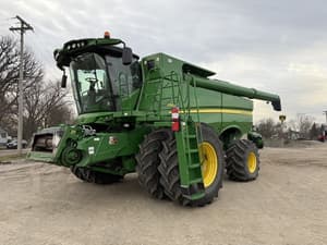 2013 John Deere S680 Image