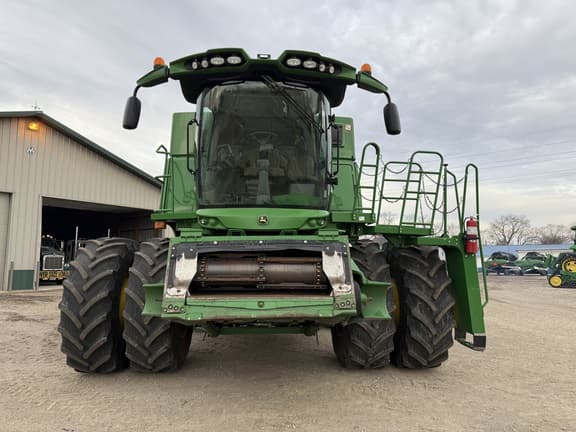 Image of John Deere S680 equipment image 1