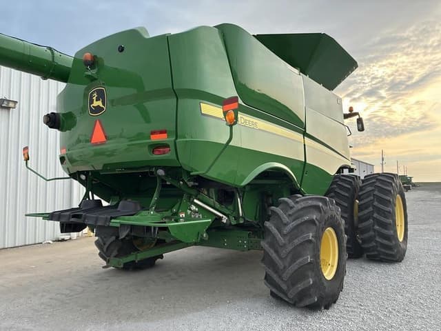 Image of John Deere S680 equipment image 2