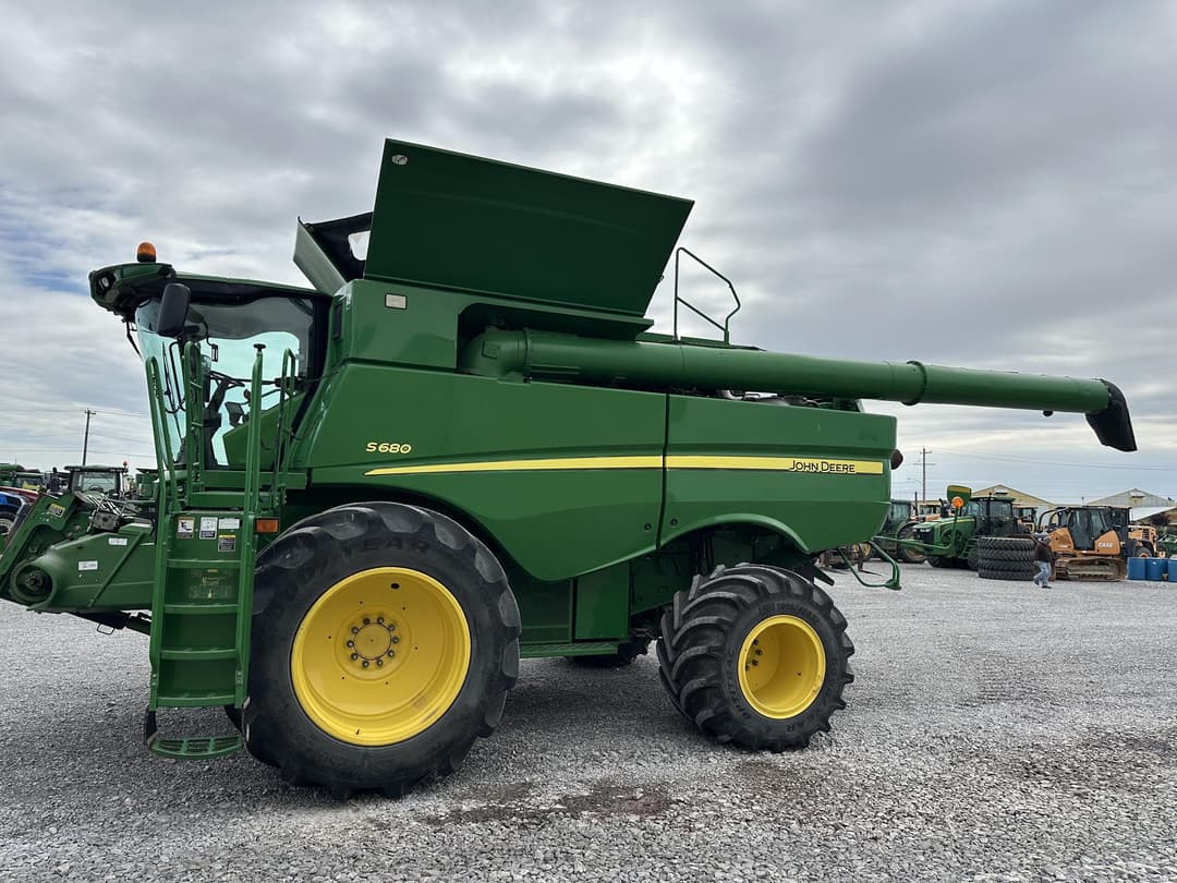 Image of John Deere S680 Primary image