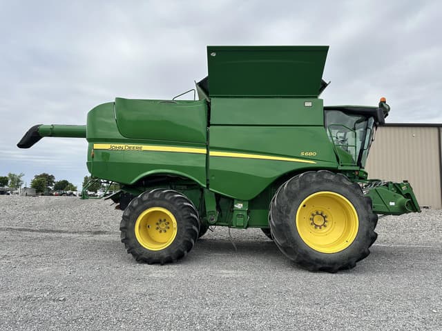 Image of John Deere S680 equipment image 1