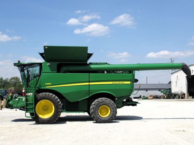 Image of John Deere S680 equipment image 2