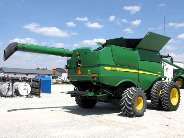 Image of John Deere S680 equipment image 4
