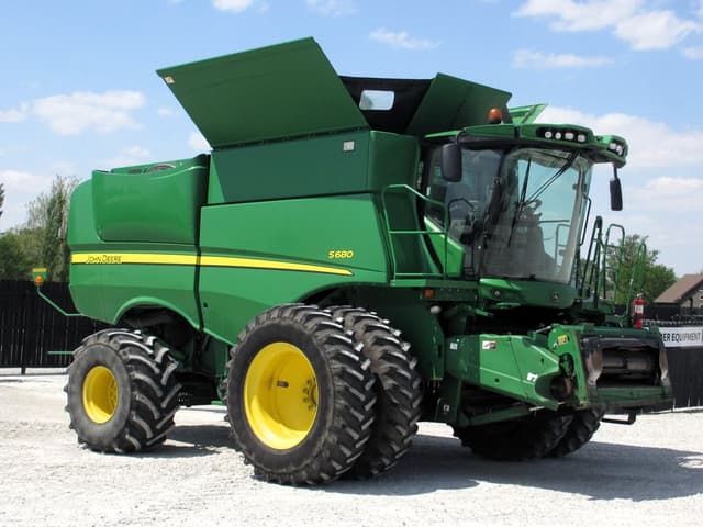 Image of John Deere S680 equipment image 1