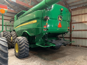2013 John Deere S680 Image
