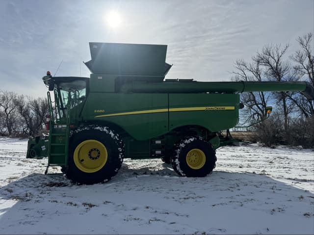 Image of John Deere S680 equipment image 3