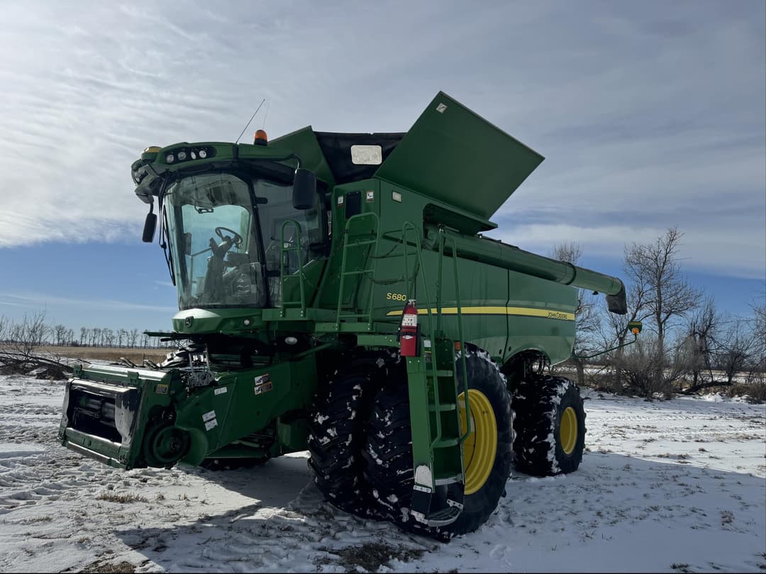 Image of John Deere S680 Primary image