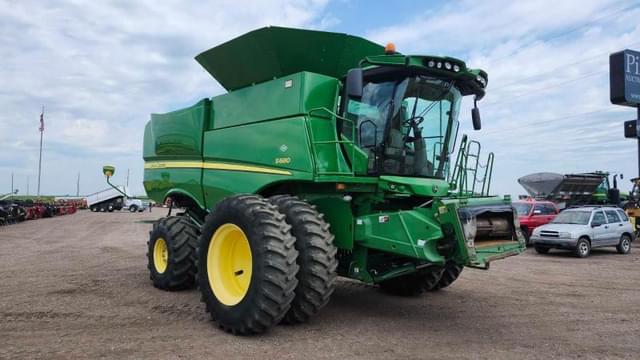 Image of John Deere S680 equipment image 1