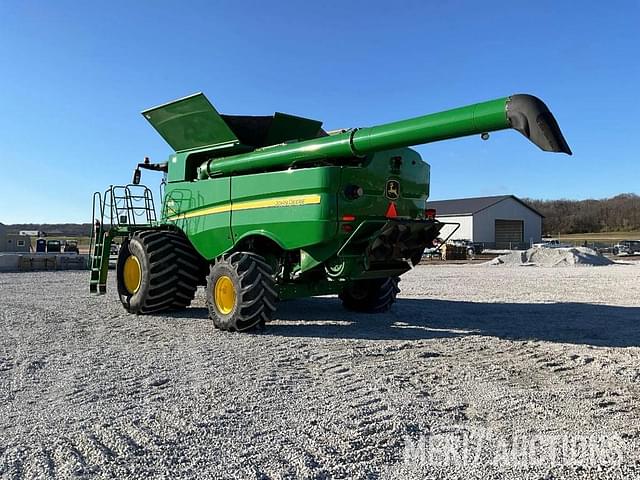 Image of John Deere S680 equipment image 4