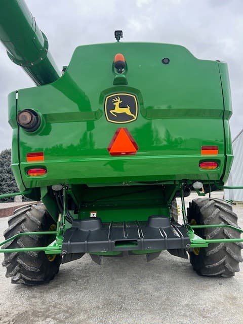 Image of John Deere S680 equipment image 3