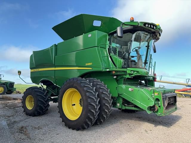 Image of John Deere S680 equipment image 3
