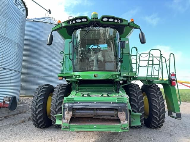 Image of John Deere S680 equipment image 2