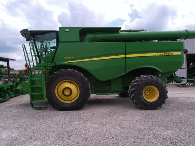 Image of John Deere S680 equipment image 1
