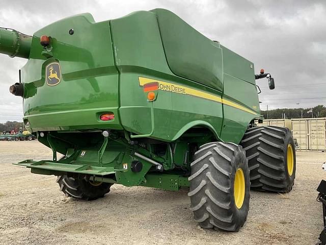 Image of John Deere S680 equipment image 4